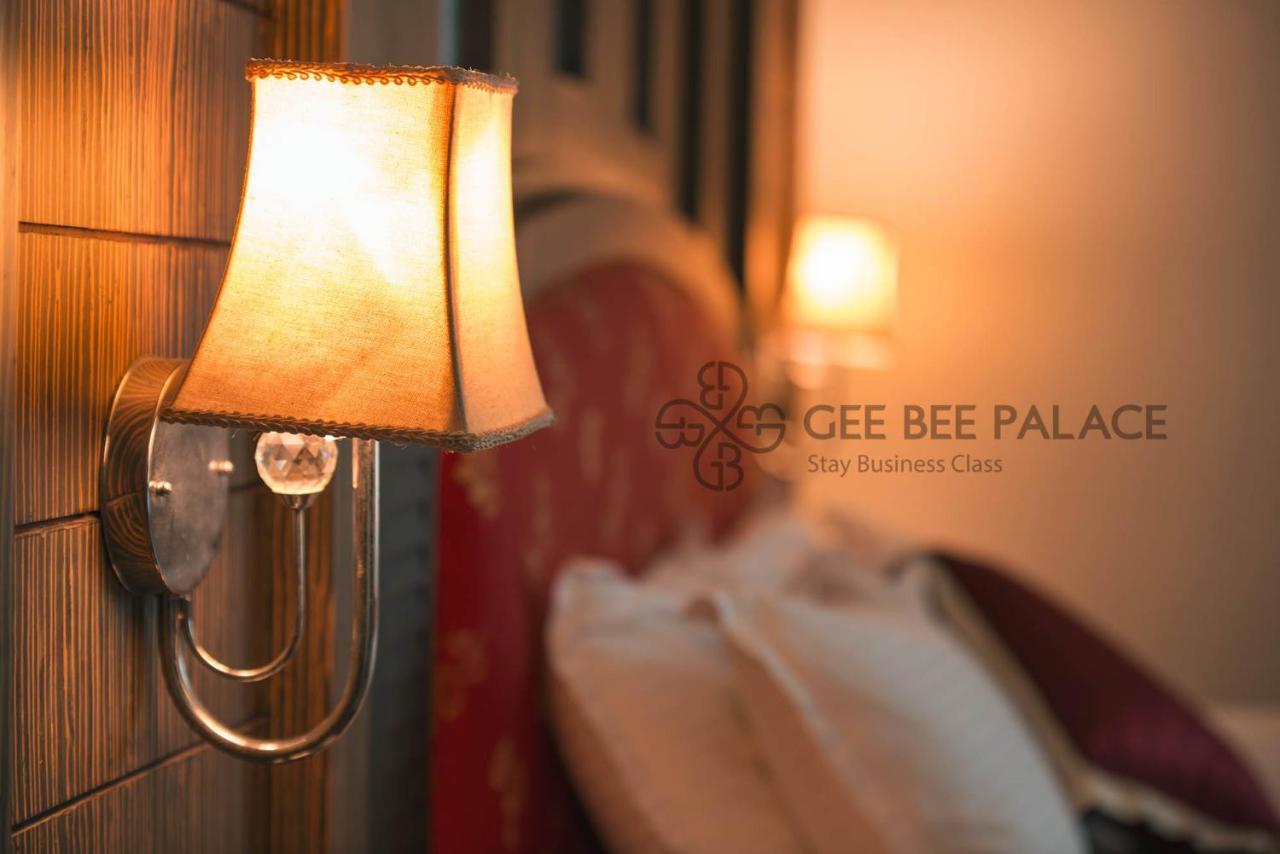 Gee Bee Palace Angamali Exteriör bild